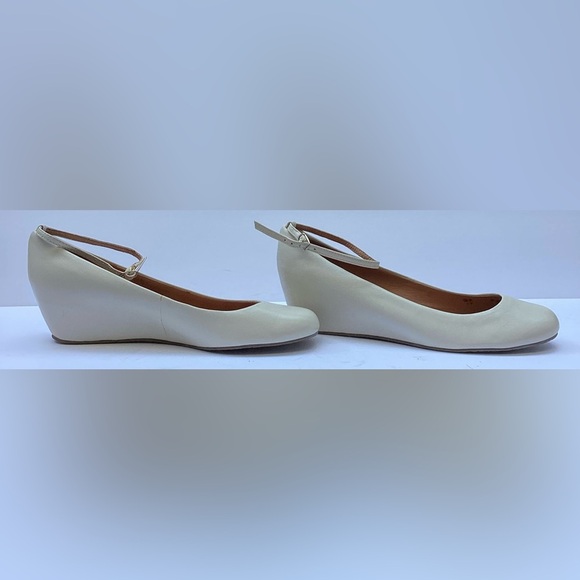 Aldo White Leather Bracelet shoes with wedge heel. Size 10 - Picture 2 of 8